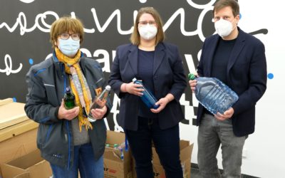 MGKSiegen spendet Wasserflaschen aus Wolken-Kunstwerk