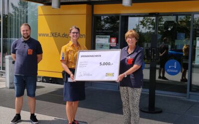 IKEA Siegen spendet 5000.- Euro an die Siegener Tafel. Midsommar Spende übergeben